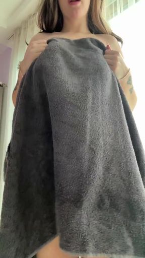 Amateur with big tits exposes her juicy pussy on OnlyFans