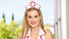 Awesome nurse hottie Blake Blossom feels a dick in her hole