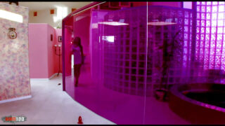 Stor røv Vida Valentine suger BBC Brian Pumpers pik, før han hamrer hendes røv i missionær-form og fylder den med sæd