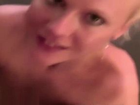 XFotzieX. Von 2 Typen als Maulhure benutzt