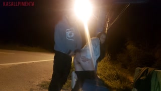 ავტობუსის გაჩერებაზე უცხოს ვაჩვენე უკანალი