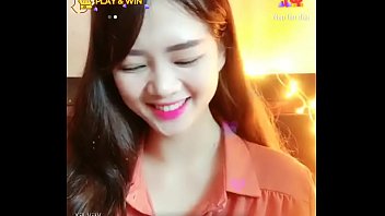 B&eacute_ Anh xinh livestream Uplive