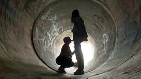 tunnel blowjob