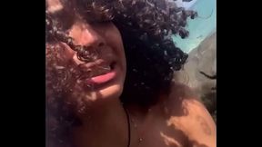 Sexo intenso com minha namorada na praia