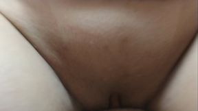 SOU UMA GRAVIDA NOVINHA NINFETINHA QUE ADORA MONTAR EM UMA PIROCA