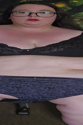 SSBBW Puts on Clothes