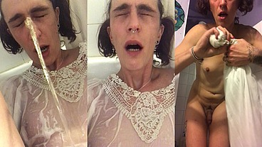 Jeu Uro dans la baignoire mon teeshirt est trempé ma bouche est pleine !
