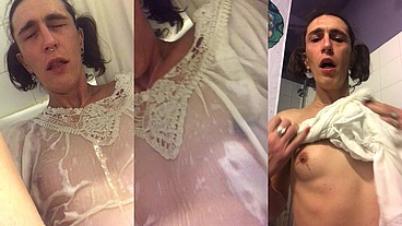 Jeu Uro dans la baignoire mon teeshirt est trempé ma bouche est pleine !