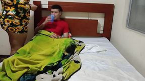 madrastra: entra a mi cuarto para ver si estaba enfermo y le da una pastilla equivocada su hijastro tiene una ereccion ella termina fallandoselo para bajar su excitacion