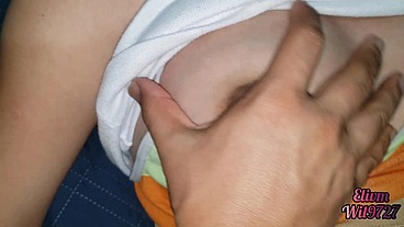 Experiencia tocando las tetas de mi HERMANASTRA embarazada
