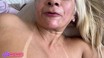 A MILF brasileira BlondeLiberal esgar&ccedil_ando as pregas num menage a trois com anal