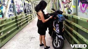 REAL BIKER FEMALE CHANGES CLOTHES ON THE ROAD NAKED TEASING ON THE PATH BLOWJOB