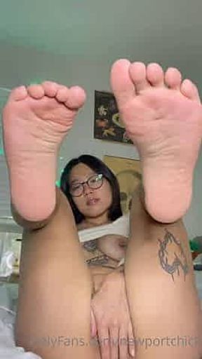 tattooed asian chick rubs her tight pussy
