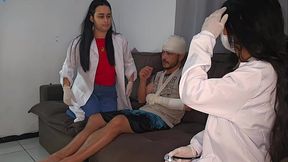 Enfermeiras Brazileiras cuidam de paciente