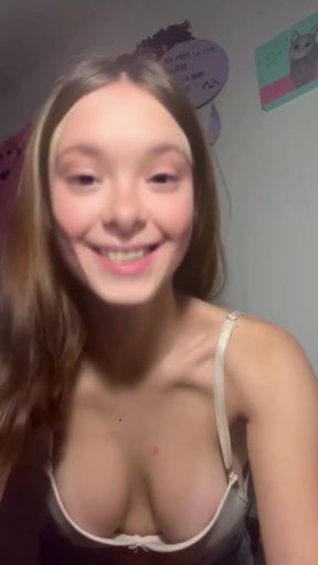 OnlyFans amateur teen exposes her cute self