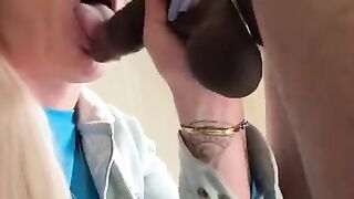 T-Girl gives big black cock vicinity head