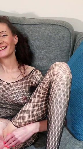 Scarlet Louise Pussy Reveal Photoshoot