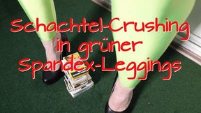 Cigarette packet crushing in green spandex leggings - Zigarettenschachtel-Crushing in grüner Spandex-Leggings