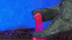 Masturbate your dick with my feet in socks