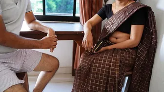 ටීචර්ගේ ගැලවුන සාරිය ඇන්දුවා Sri Lankan Teacher and student sex she teach how to f...