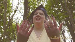 Sanguine giantess long nails