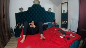 still horny in sweatpants – slow topless masturbation part 2 💦🛏️ 234