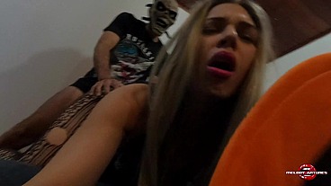 Den deilige lille heksen Melody Antunes koste seg på halloween med Eddie fra Iron Maiden og hadde med seg triks og godbiter, glad halloween!