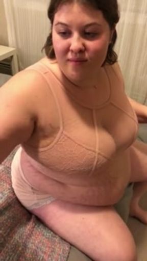 CUTE CHUBBY TEEN SWALLOWS 5 LITTLE MEN WHOLE AND BURPS AS THEY DIGEST