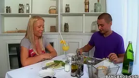 Jessica Moore enjoys full fun day along with hot boyfriend