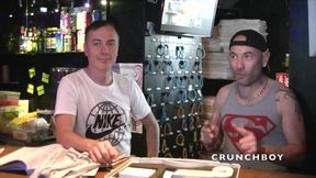 il adore sucer les bites en glory holes