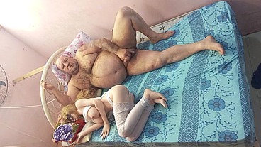NOVINHA GOSTA DE SE ACORDAR COM UMA SUPRESA E MUINTO SEXO