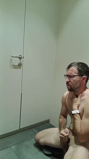 Rychlovka Na Veejnch Wc Na Ndra: Tajn Slo Ve Feldkirchu