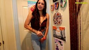 indica jane pissing her skintight jeans sexy!