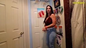 indica jane pissing her skintight jeans sexy!