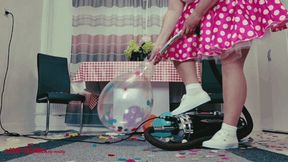 Mila - Back to the 50's - Fun with balloons & Lego (retro)