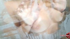 greluda famosinha das redes sociais fazendo muita putaria no banheiro!