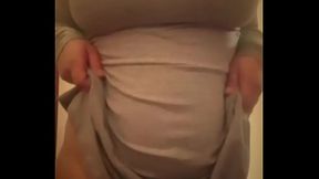Ninfa ense&ntilde_a sus grandes pechos