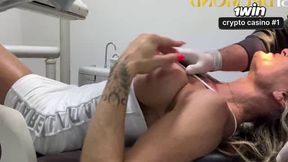 Dentista atendeu amiga Milf com tratamento completo mais quente XXX!