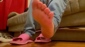 WRINKLED WIDE SOLES MEATY RED TOES CHUBBY ASIAN