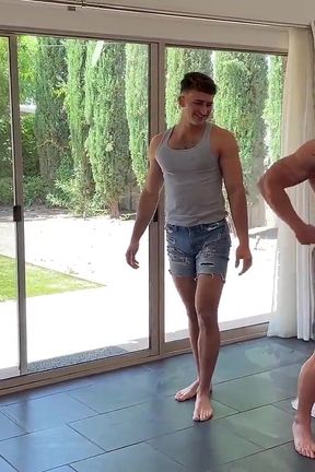 Bts Bubble Butt Maximus Kelly Before He Fucks Latin Stud Juan Lucas and Latina Luna Lopez!