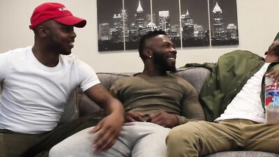Round ass African dude is rising his partner's BBC on the couch