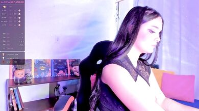 Angelic Latina Masturbates in Public Show