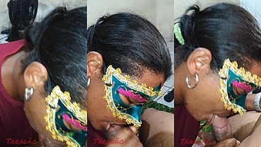 Preta gostosa tirando e tomando leite de pica