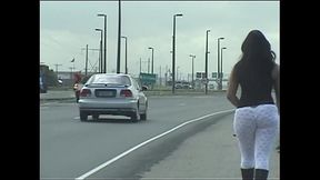 Exhibitionist amadora Morena Rabuda shows off big ass in public