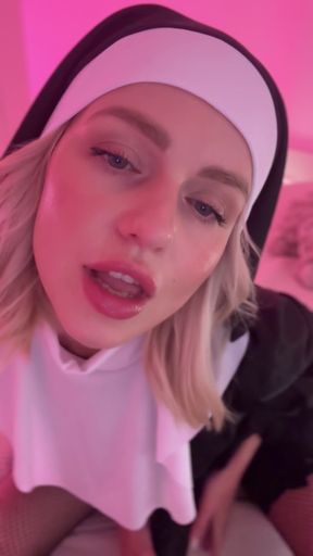 Sunrise seduction starts with me - Slim solo sitter shows off her