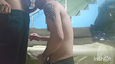 O carinha do app queroa uma mamadace comer um cu e gozar gostoso. Resolvi ajudar.