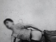 Femboy se mete el dildo hasta el fondo y grita