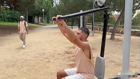 Me cojo a pelo al putito que levant&eacute_ en el parque y le dejo la leche adentro