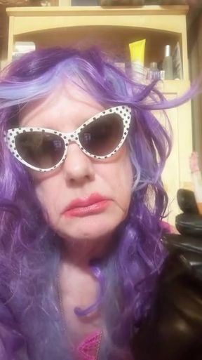MATURE CD COCK SUCKER SMOKING VS 120 MENTHOLS