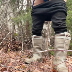 pee sexy on the forest so cool